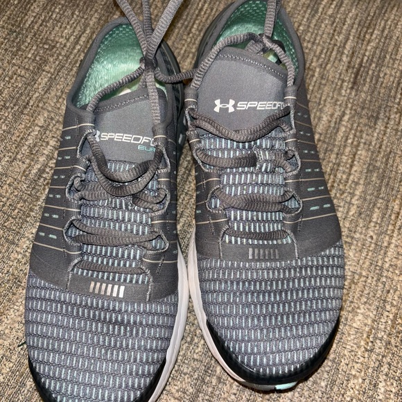 Women’s under armor athletic shoes size 8 worn a few times no stains no damage - Picture 2 of 5